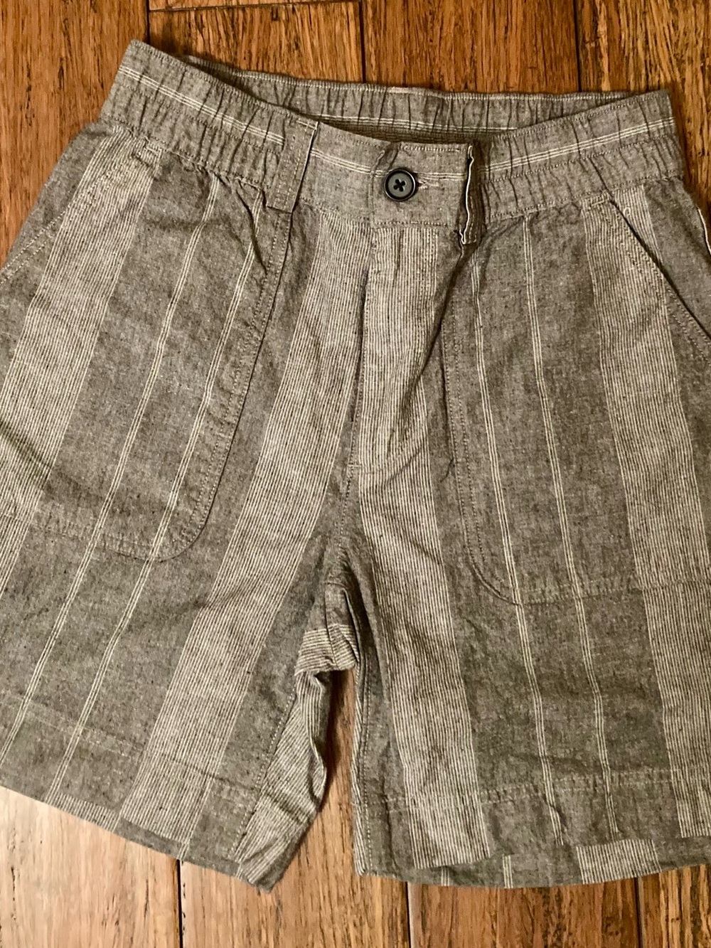 Duluth Trading Co Blue-Gray Stripe Flat Front Women's Shorts